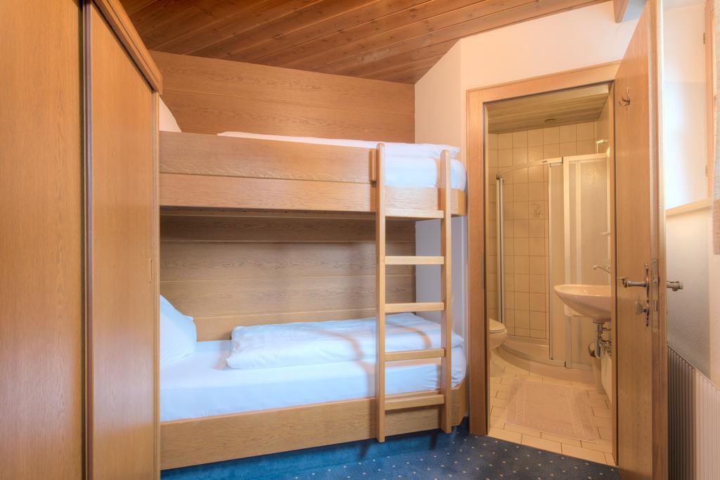 Hotel Garni Almjur Sankt Anton am Arlberg Habitación foto